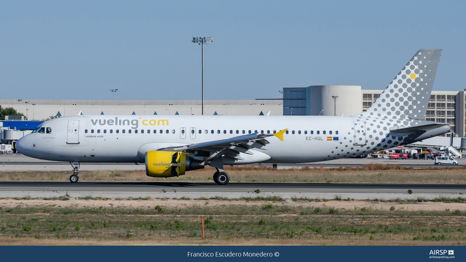 Vueling  Airbus A320  EC-HQL