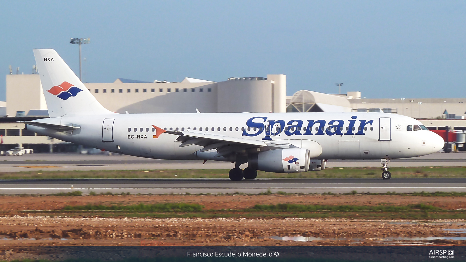 Spanair  Airbus A320  EC-HXA