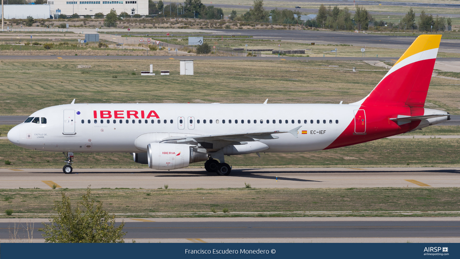 Iberia  Airbus A320  EC-IEF