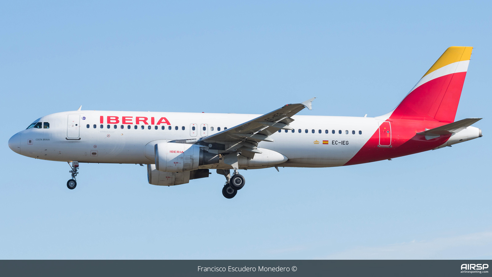 Iberia  Airbus A320  EC-IEG