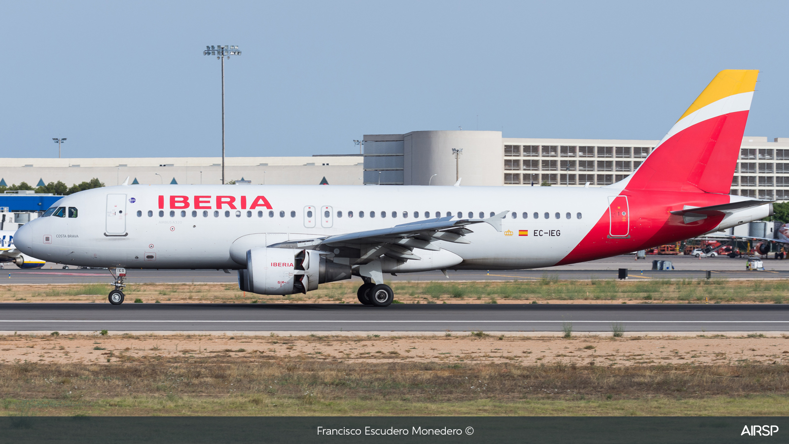 Iberia  Airbus A320  EC-IEG