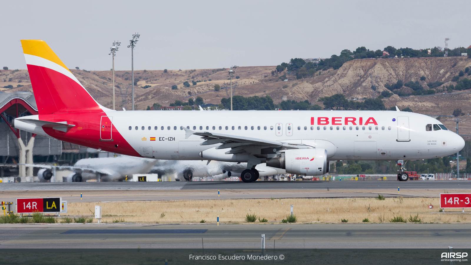 Iberia  Airbus A320  EC-IZH