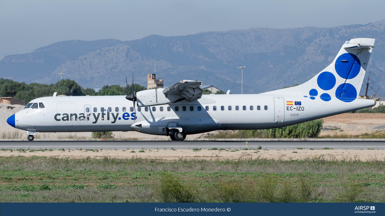 Canary Fly  ATR-72  EC-IZO