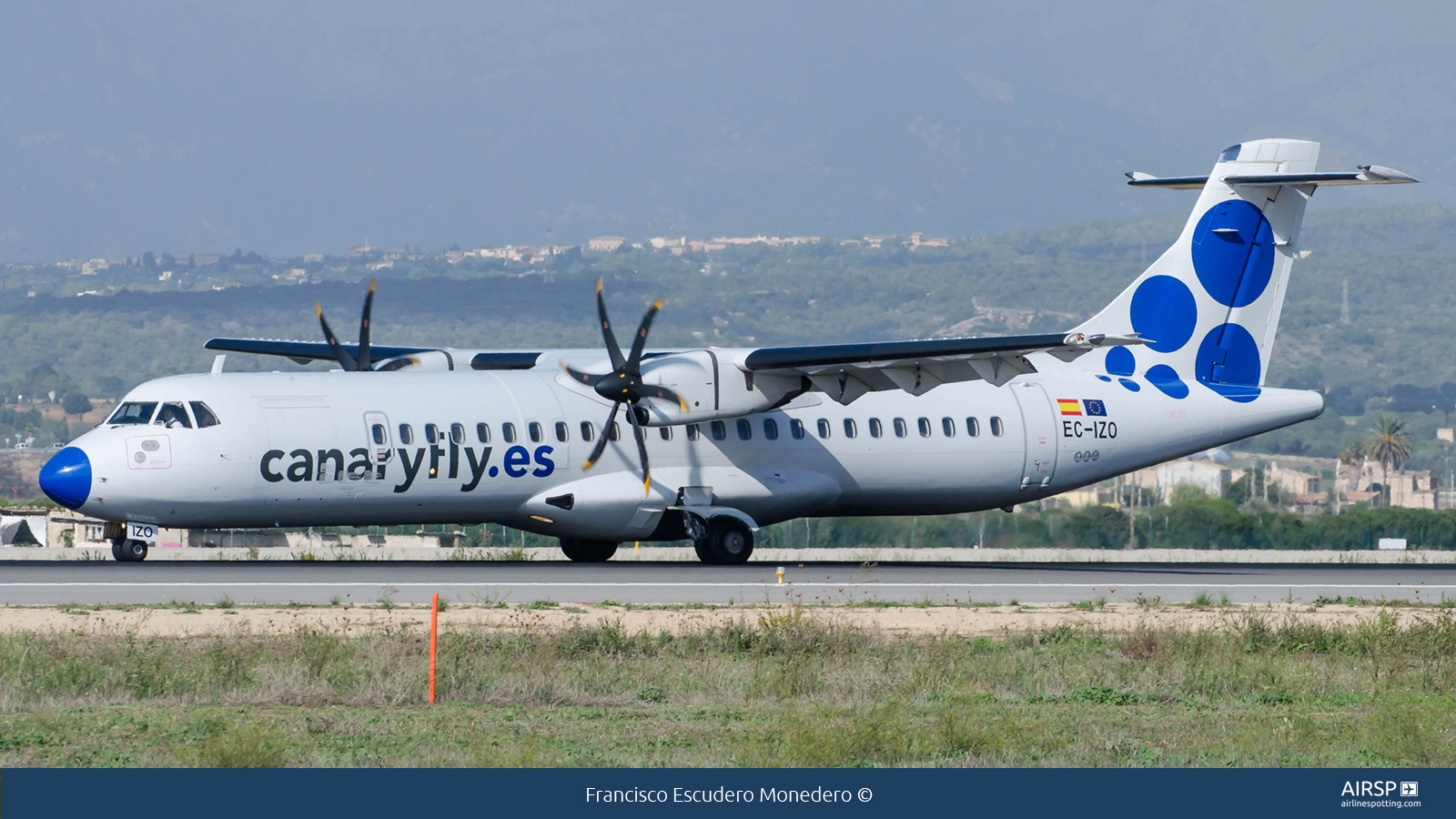 Canary Fly  ATR-72  EC-IZO