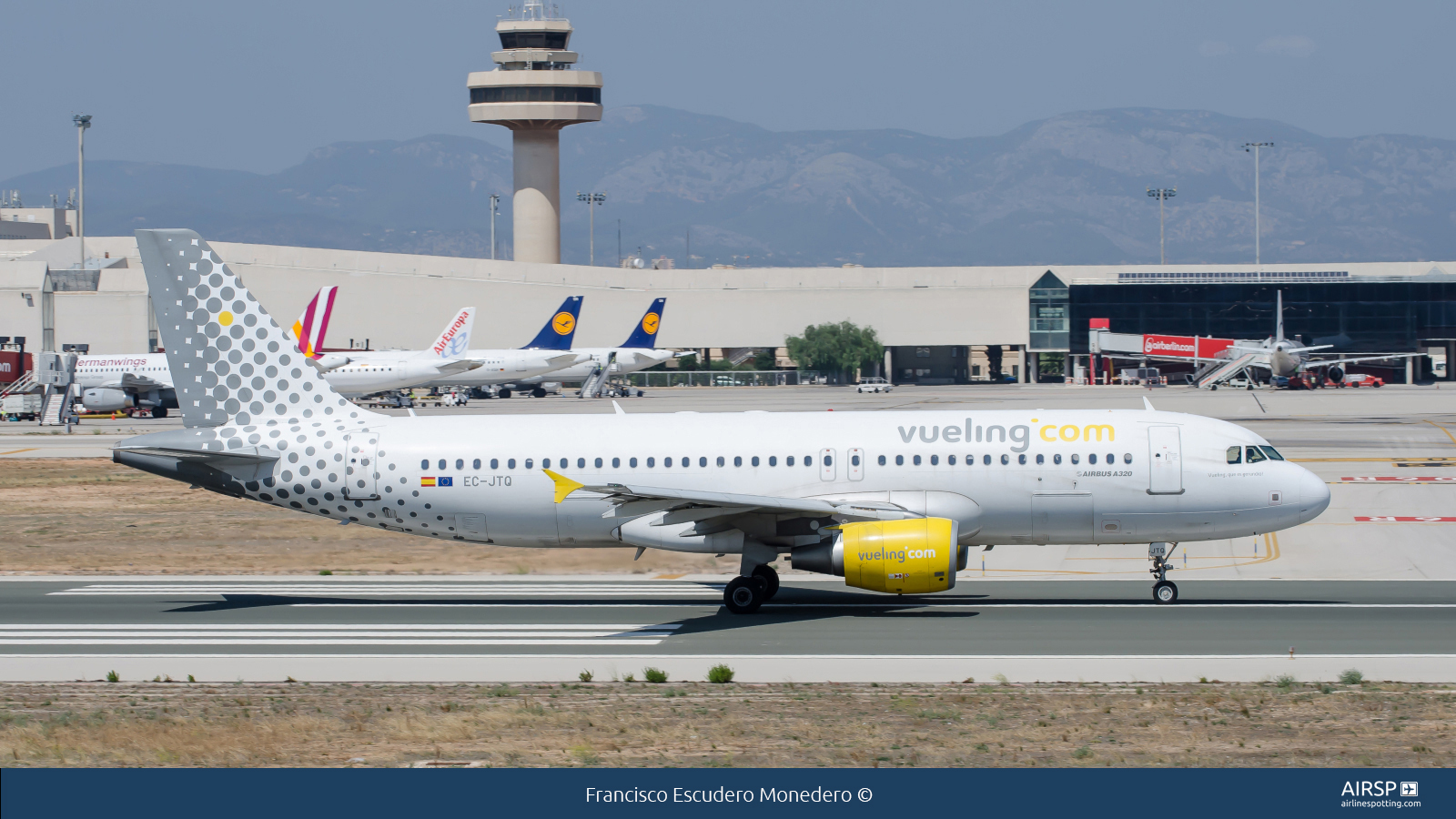 Vueling  Airbus A320  EC-JTQ