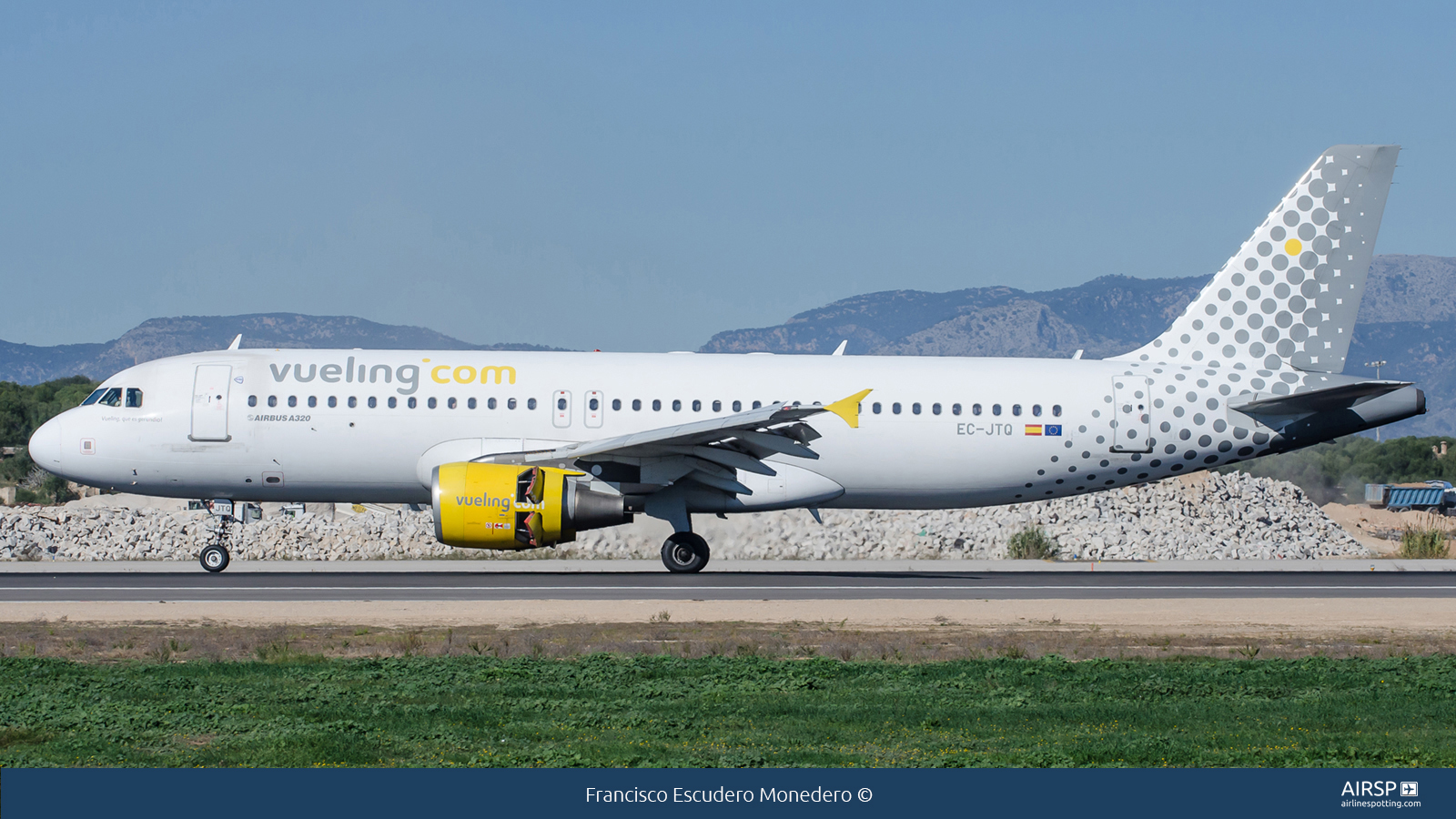 Vueling  Airbus A320  EC-JTQ