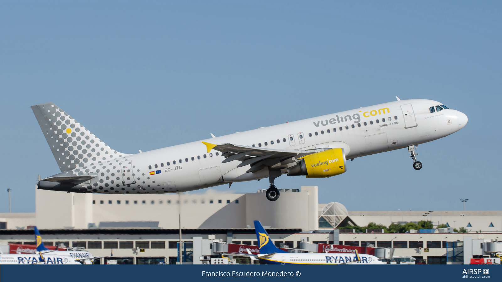 Vueling  Airbus A320  EC-JTQ