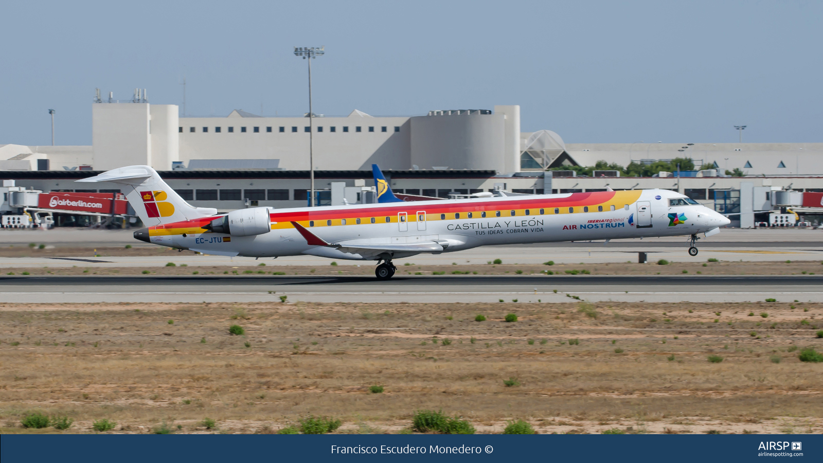 Air Nostrum Iberia Regional  Mitsubishi CRJ-900  EC-JTU