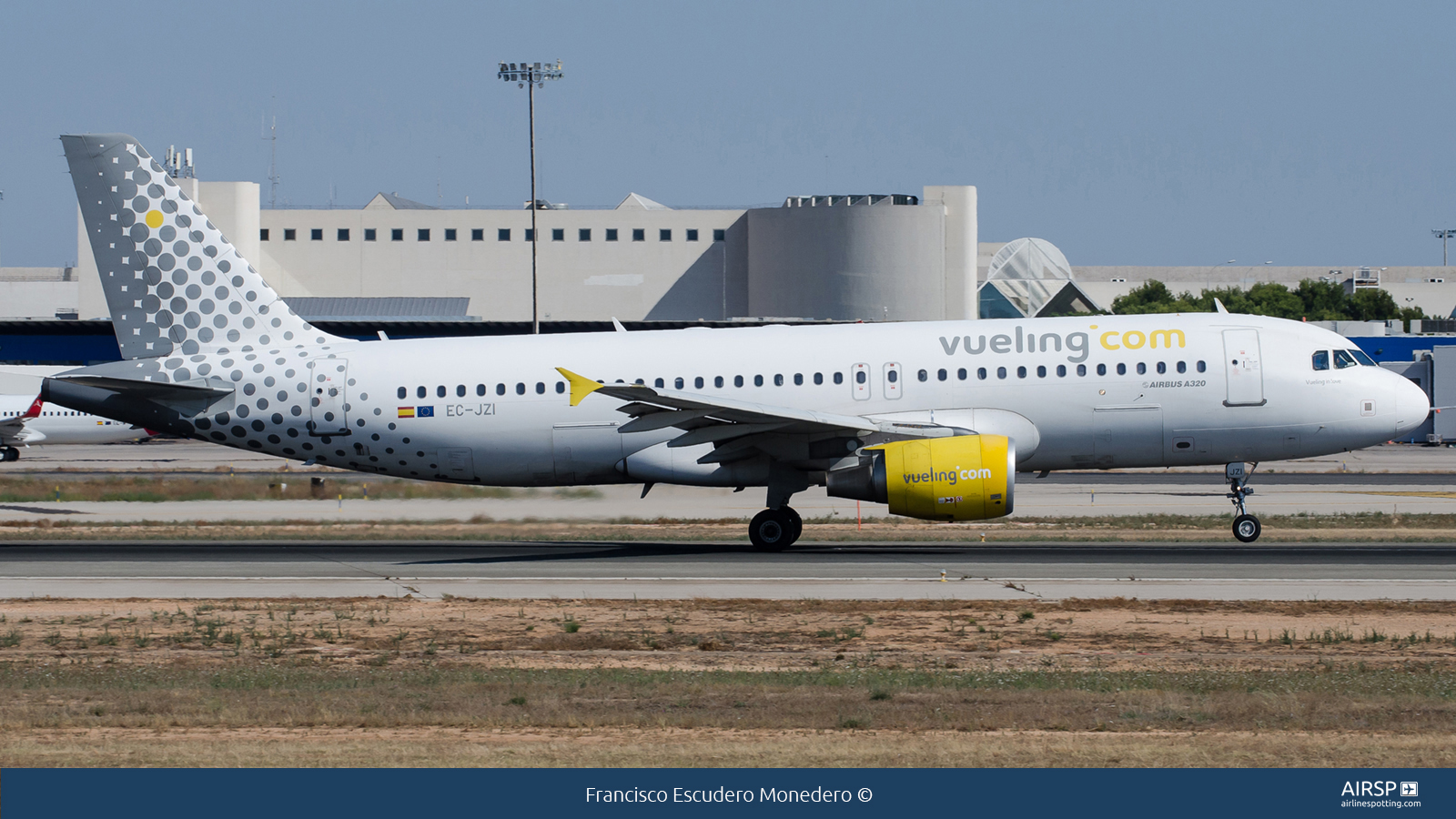 Vueling  Airbus A320  EC-JZI