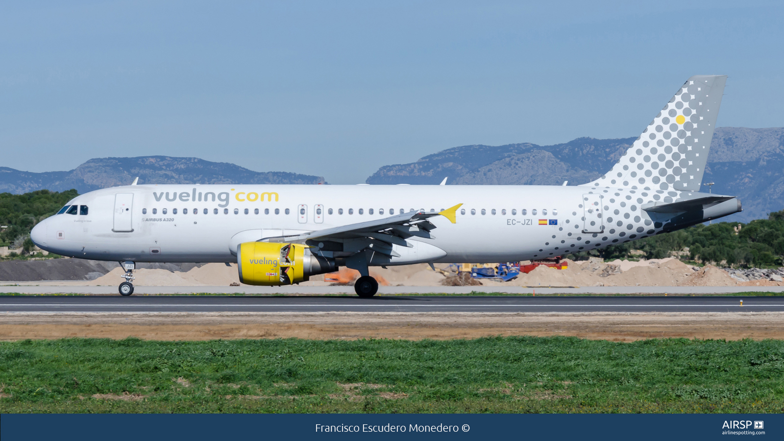 Vueling  Airbus A320  EC-JZI