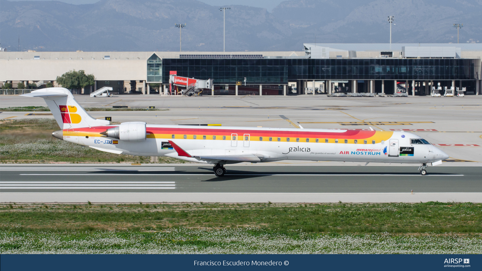 Air Nostrum Iberia Regional  Mitsubishi CRJ-900  EC-JZU