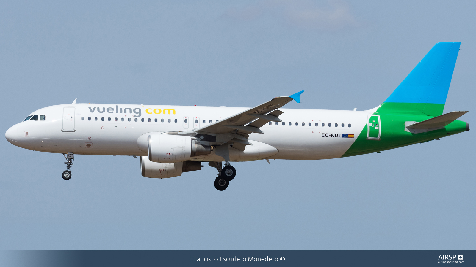 Vueling  Airbus A320  EC-KDT