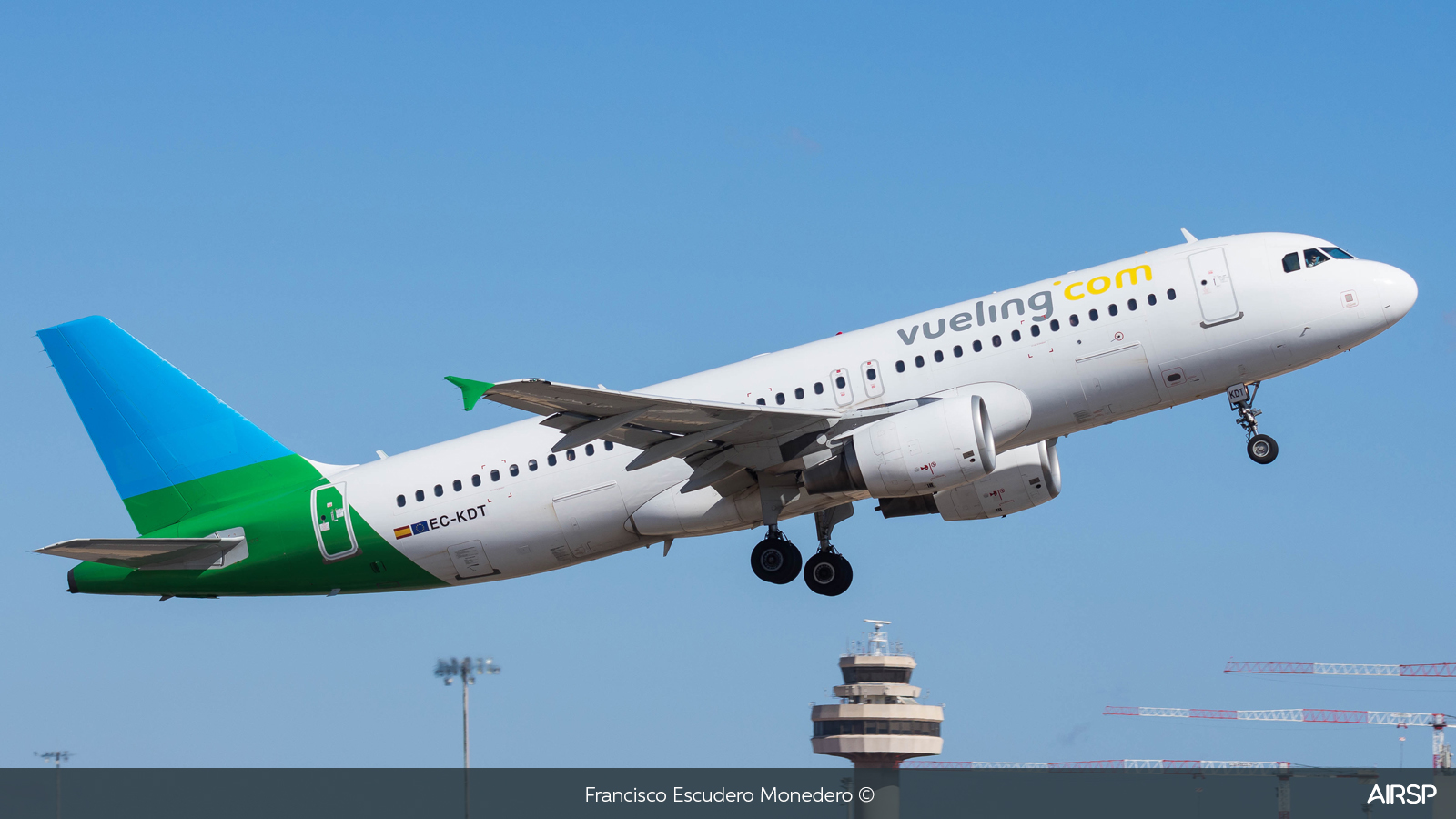 Vueling  Airbus A320  EC-KDT