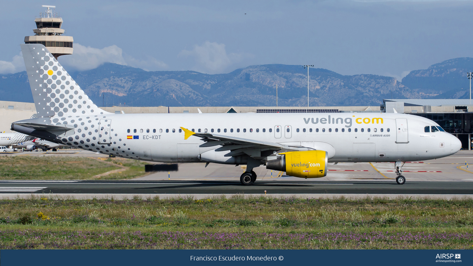 Vueling  Airbus A320  EC-KDT