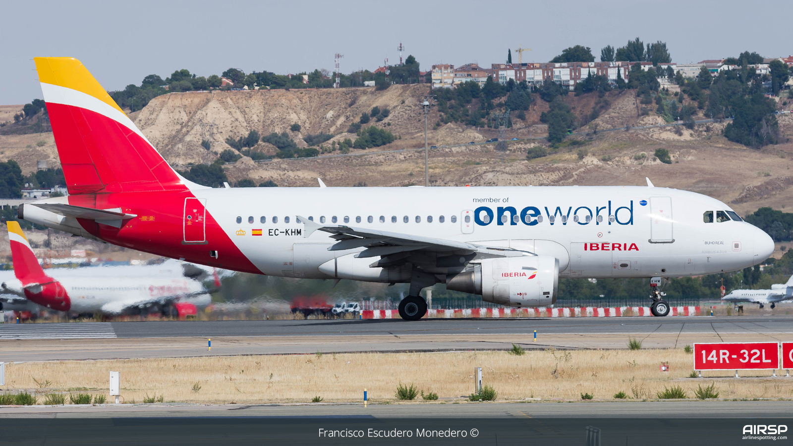 Iberia  Airbus A320  EC-KHM