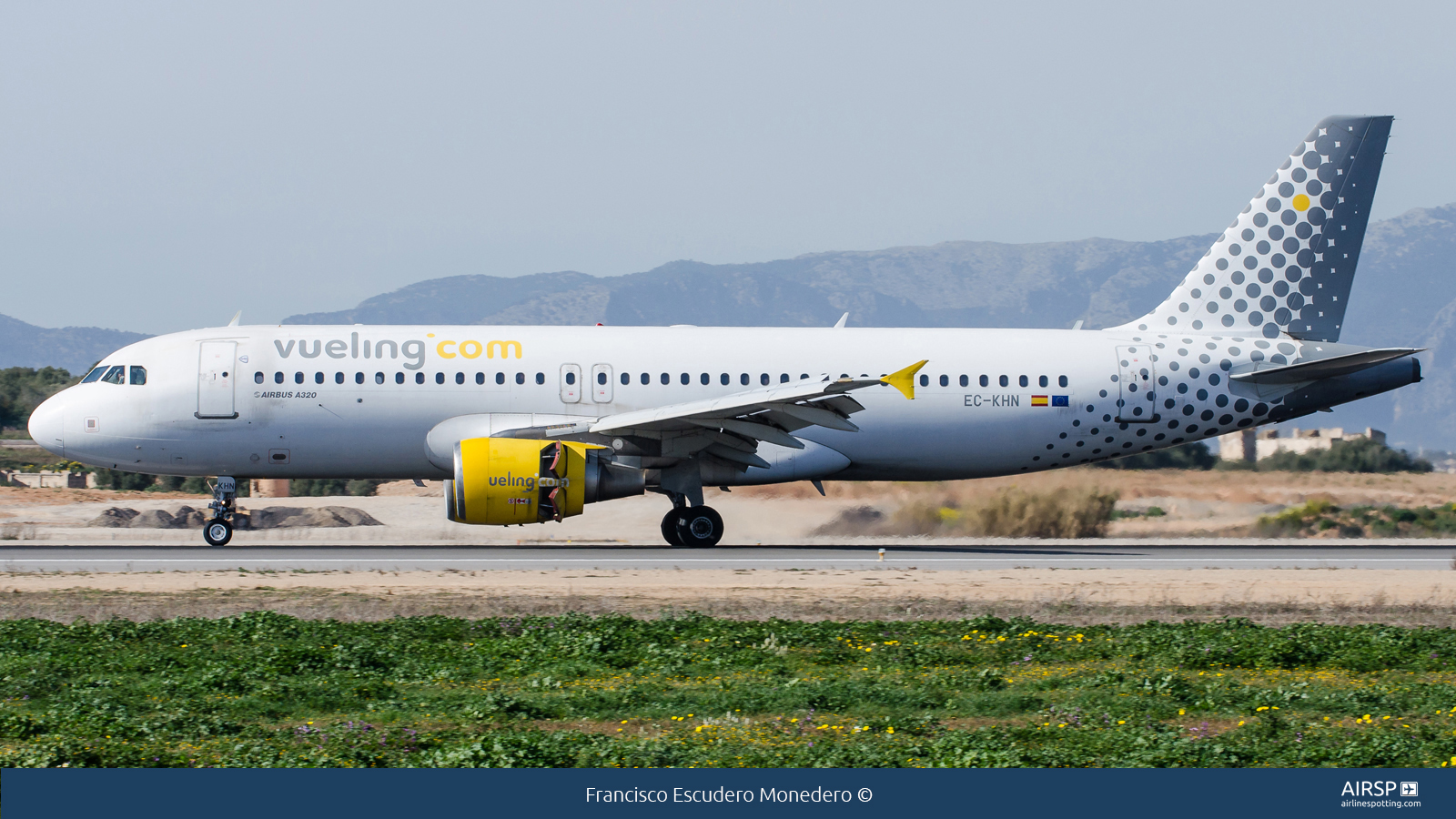 Vueling  Airbus A320  EC-KHN