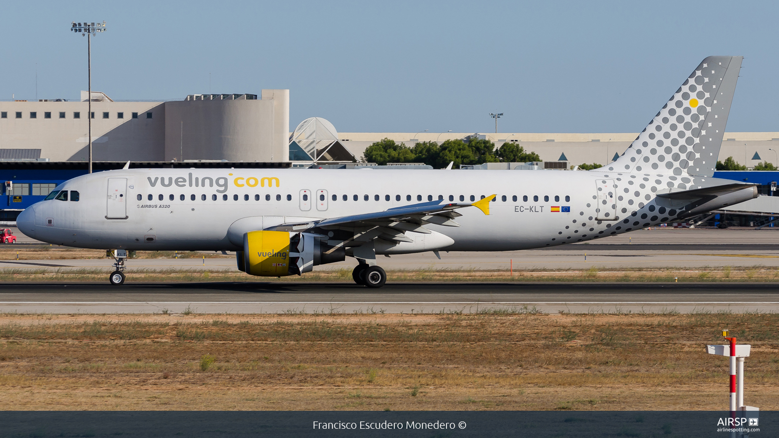 Vueling  Airbus A320  EC-KLT