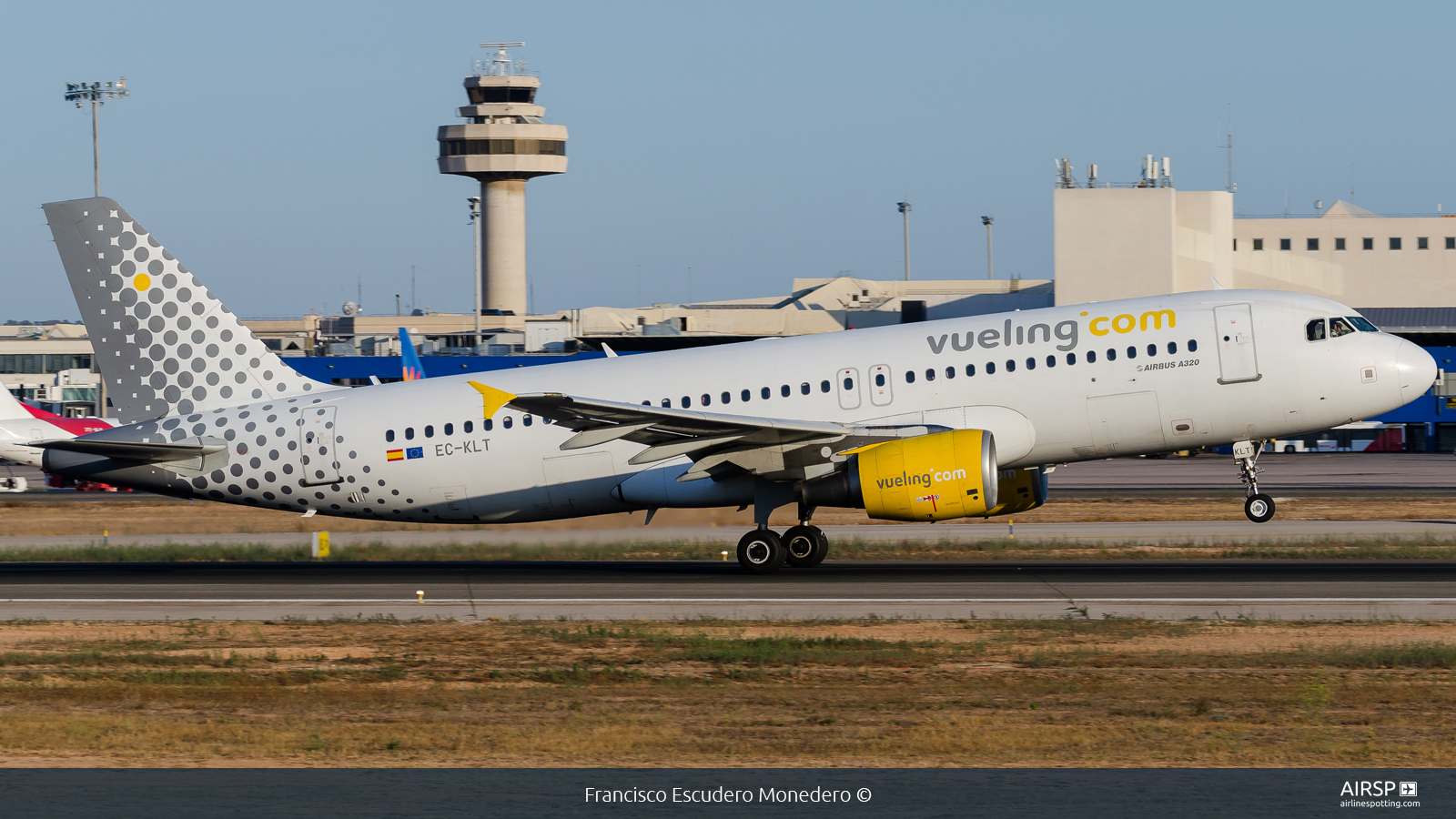 Vueling  Airbus A320  EC-KLT