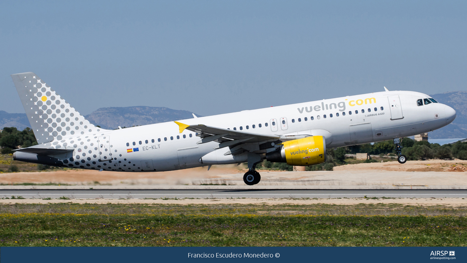 Vueling  Airbus A320  EC-KLT