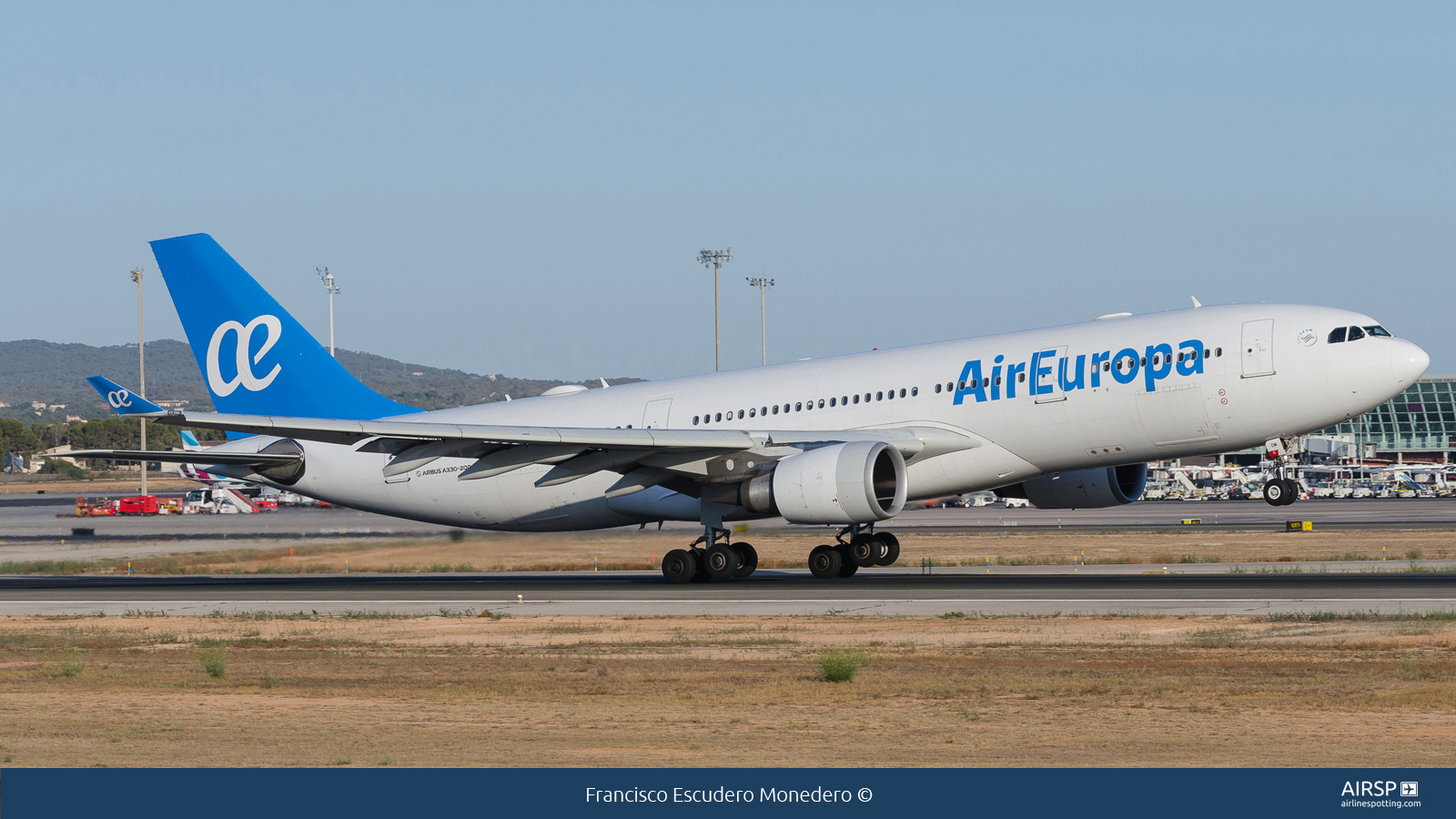 Air Europa  Airbus A330-200  EC-KOM