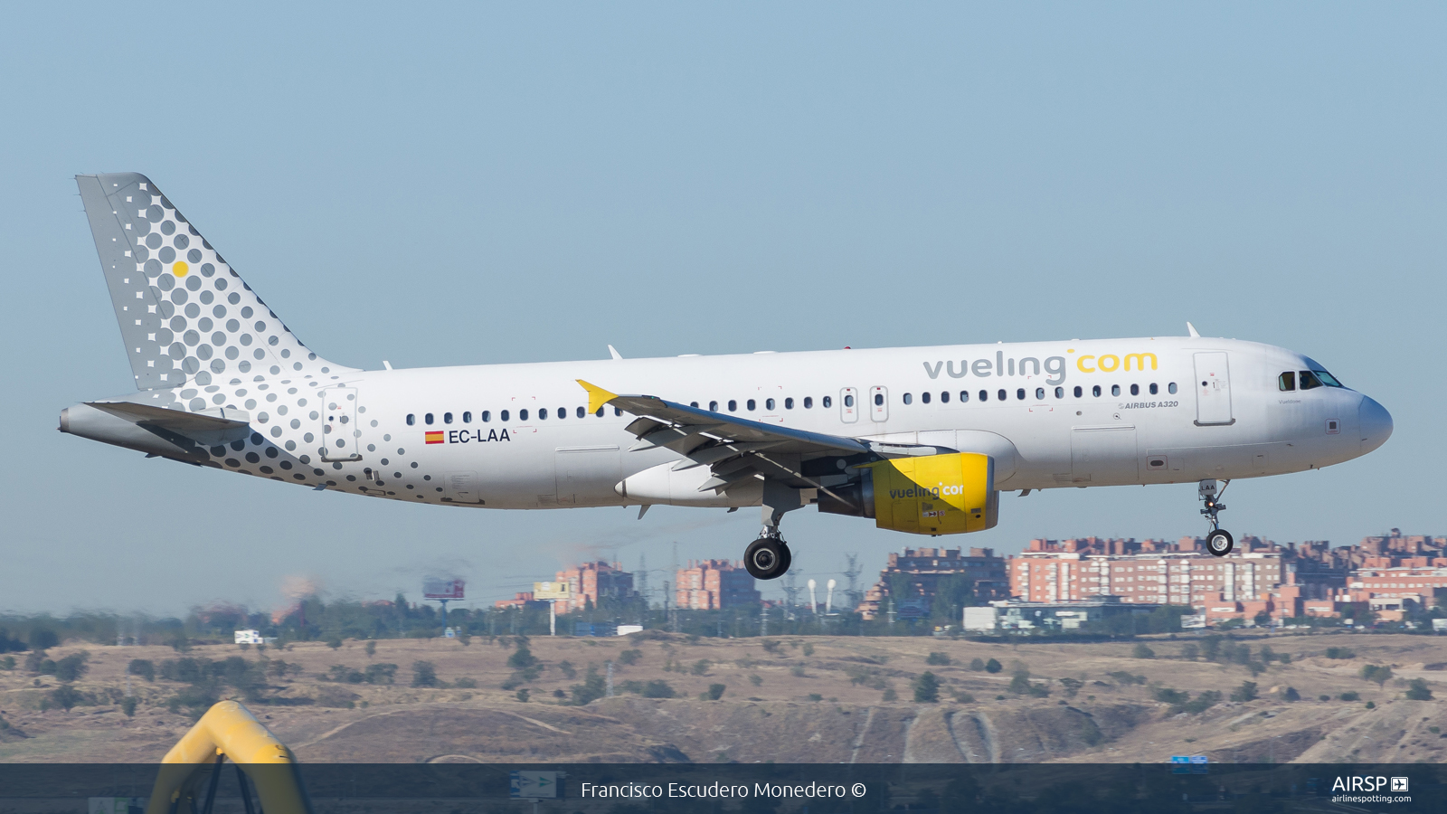 Vueling  Airbus A320  EC-LAA