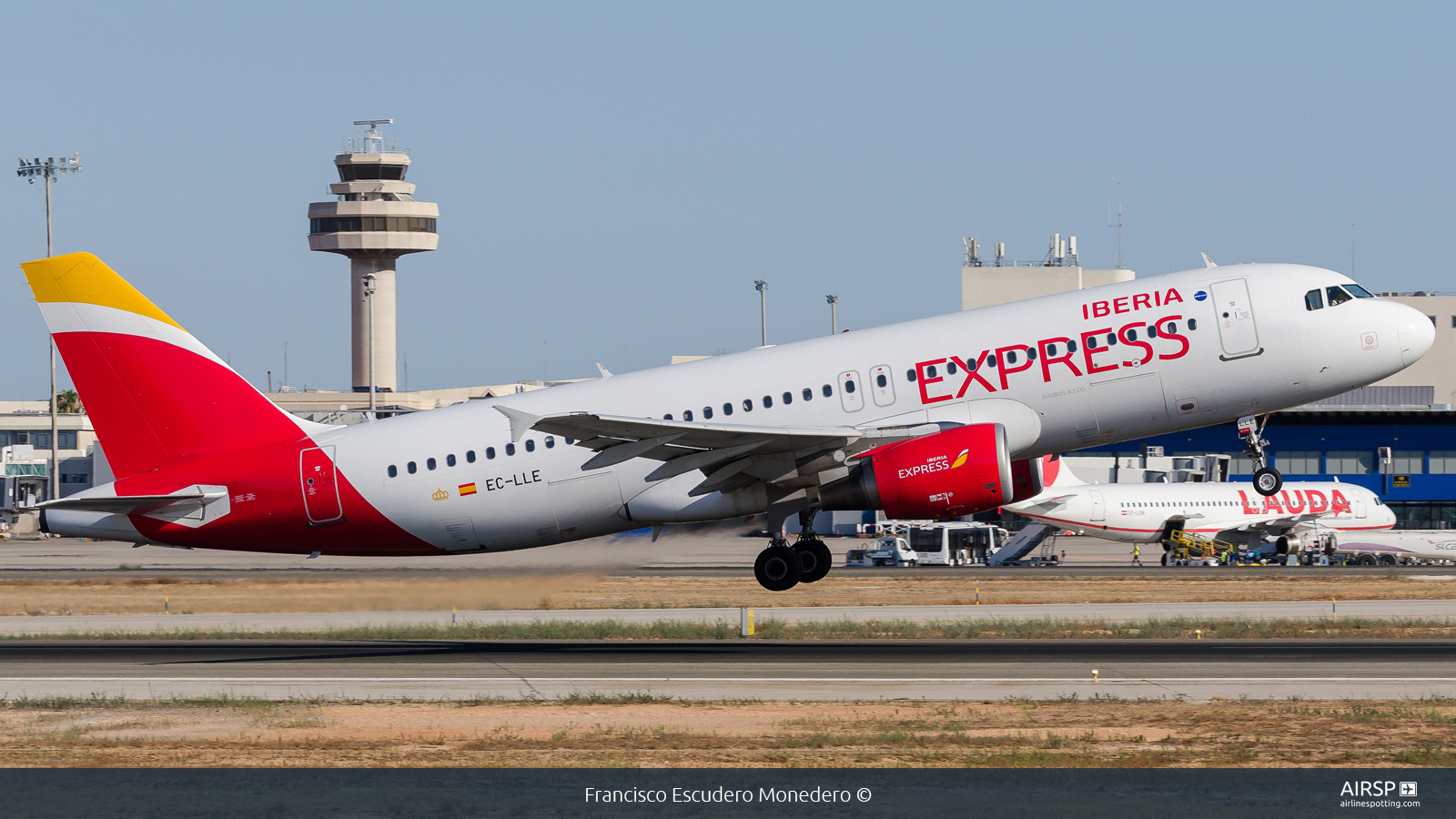 Iberia Express  Airbus A320  EC-LLE