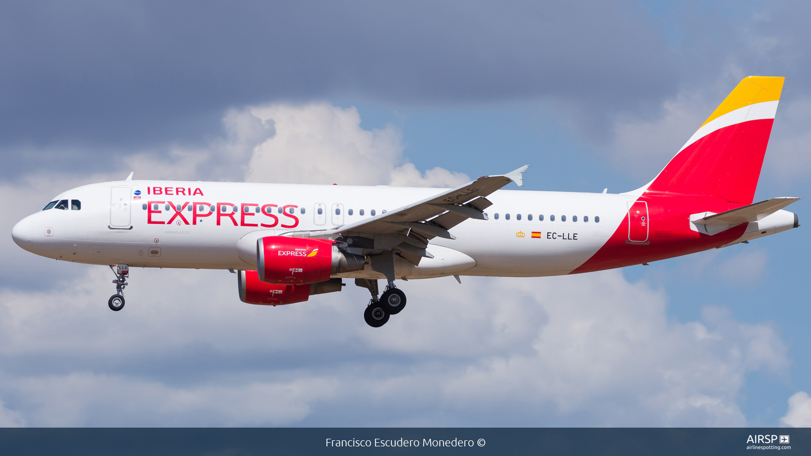 Iberia Express  Airbus A320  EC-LLE