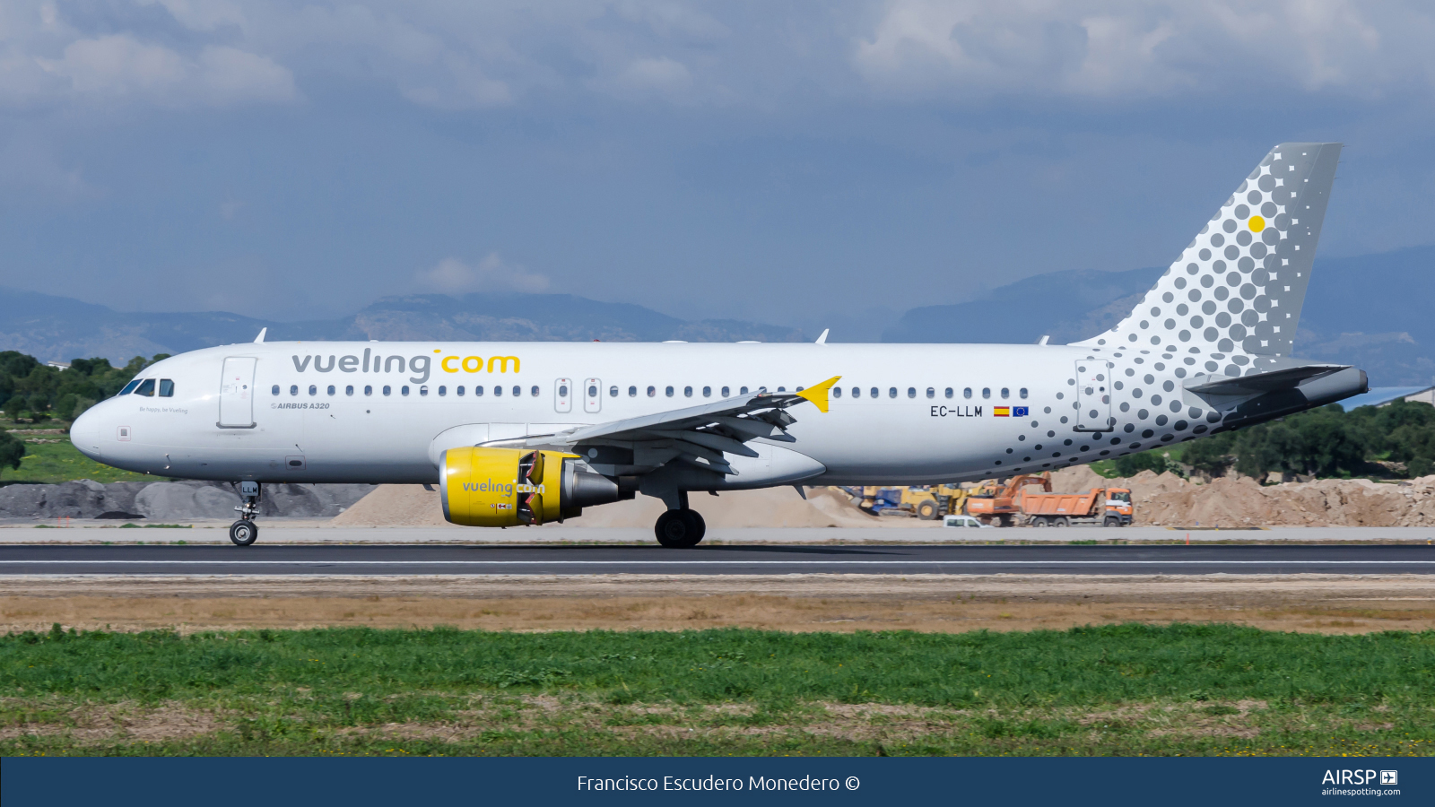 Vueling  Airbus A320  EC-LLM