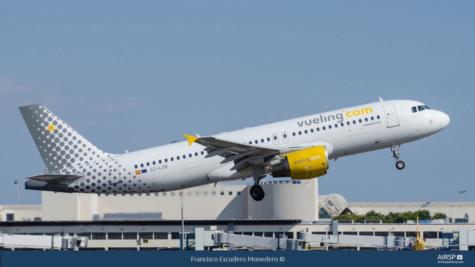 Vueling  Airbus A320  EC-LOB