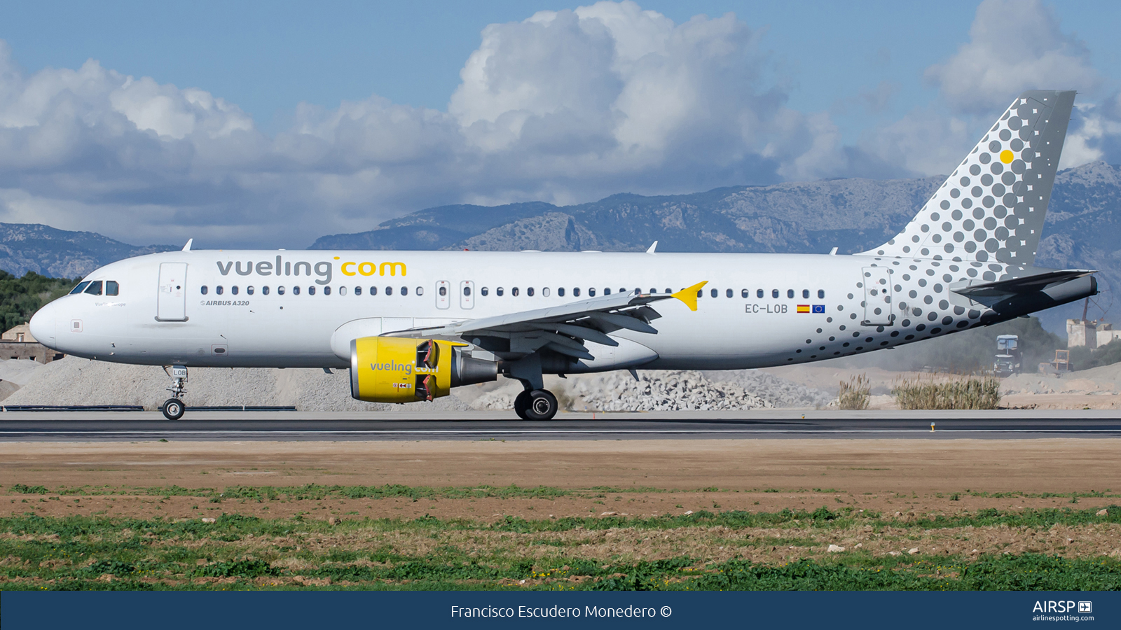Vueling  Airbus A320  EC-LOB