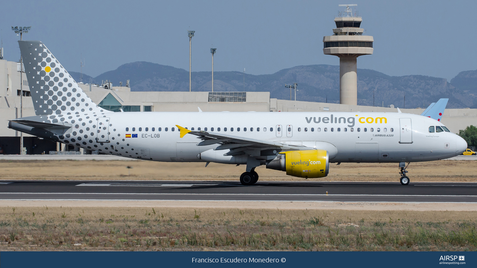 Vueling  Airbus A320  EC-LOB