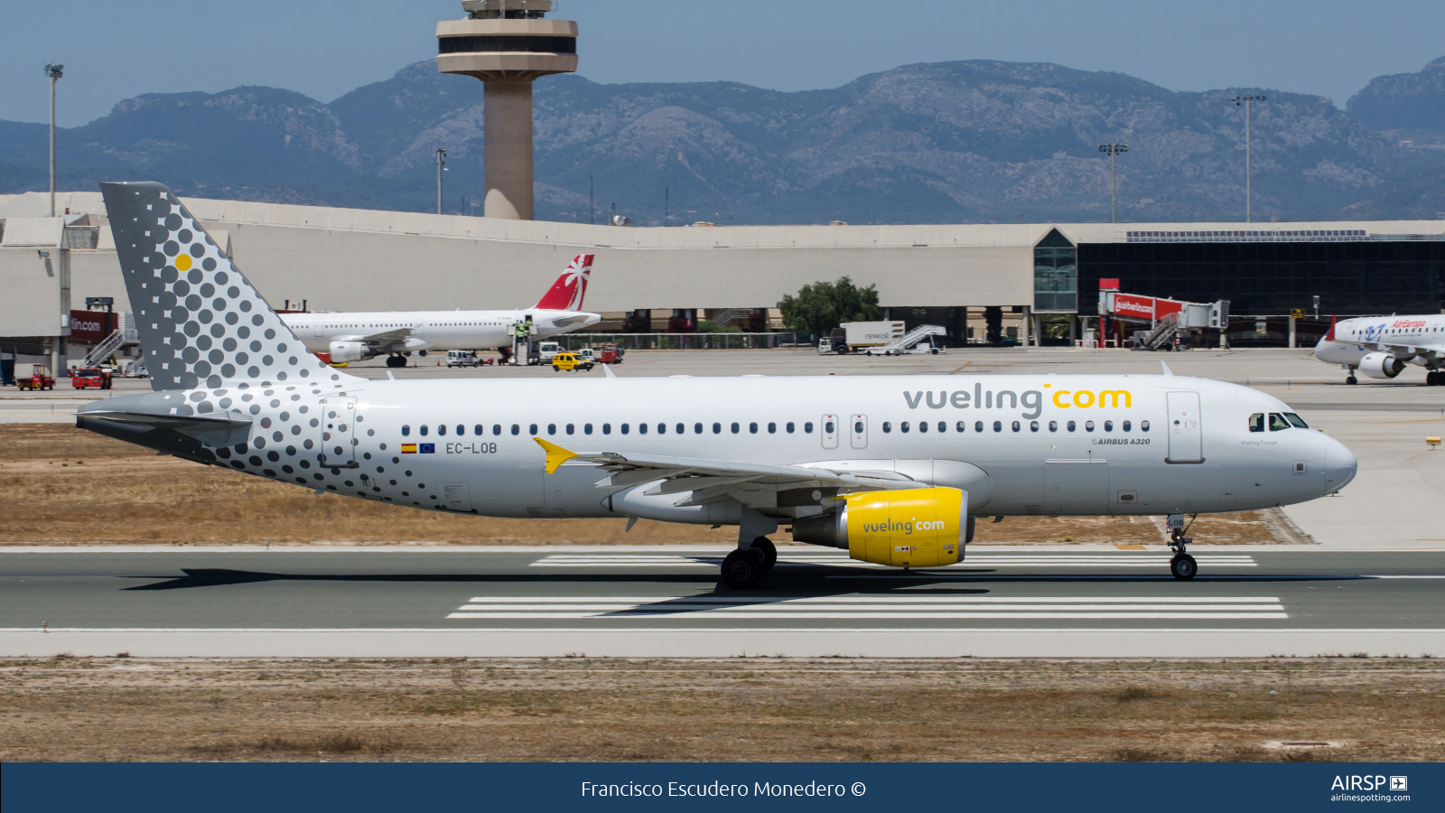 Vueling  Airbus A320  EC-LOB