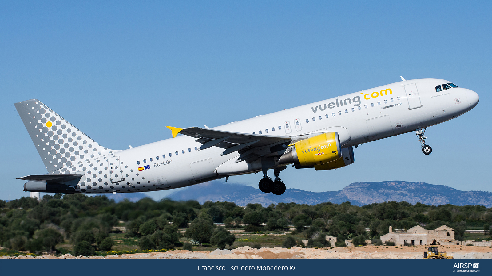 Vueling  Airbus A320  EC-LOP