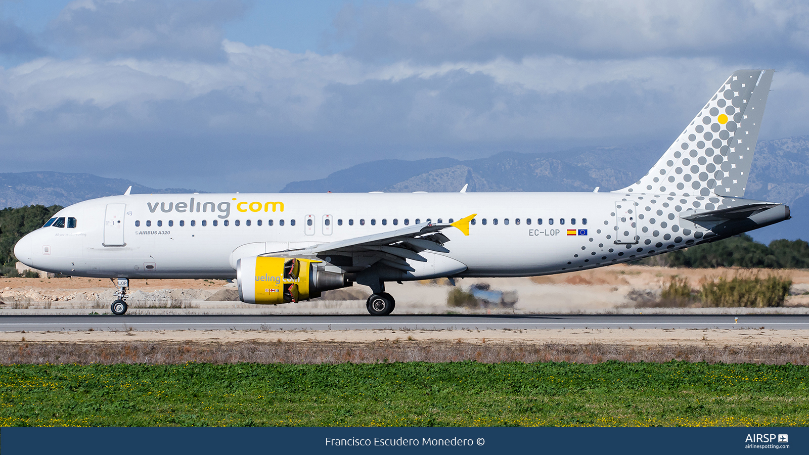 Vueling  Airbus A320  EC-LOP