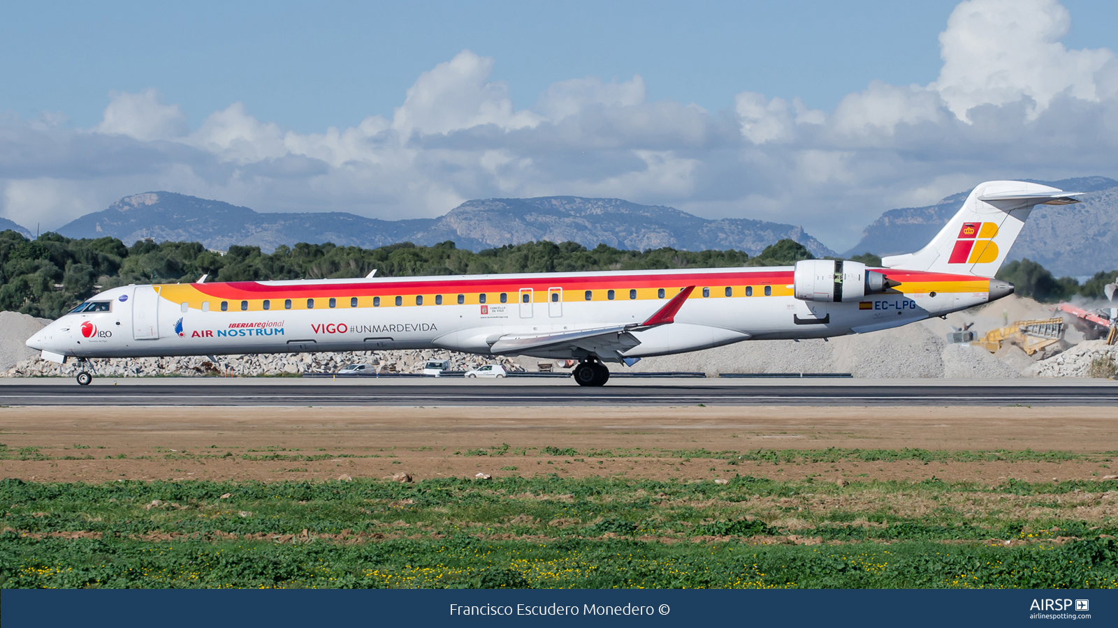 Air Nostrum Iberia Regional  Mitsubishi CRJ-1000  EC-LPG