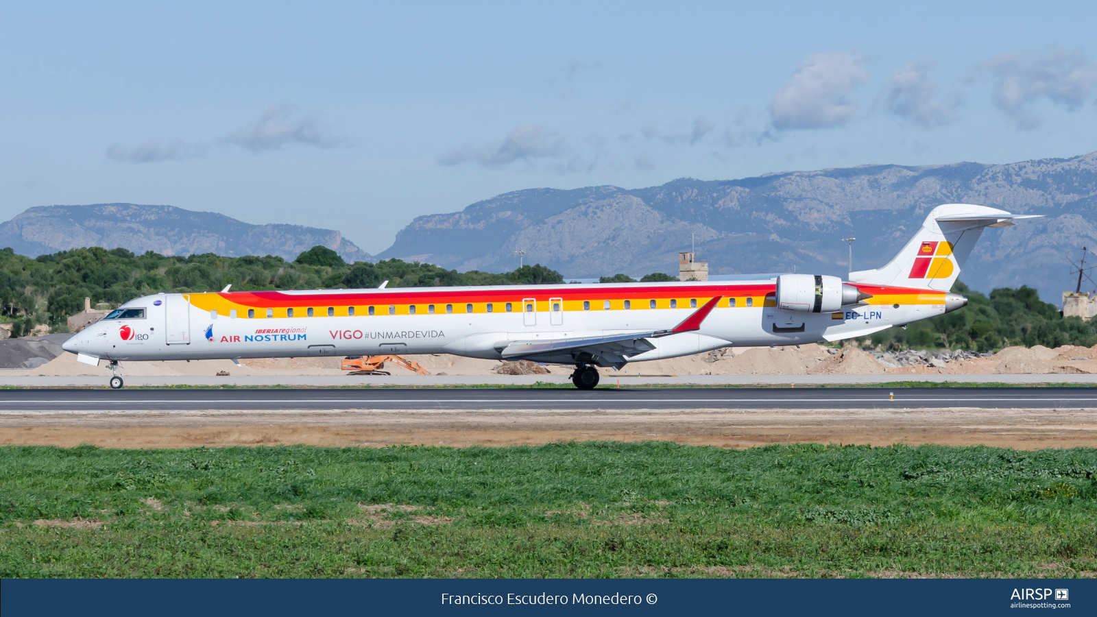 Air Nostrum Iberia Regional  Mitsubishi CRJ-1000  EC-LPN