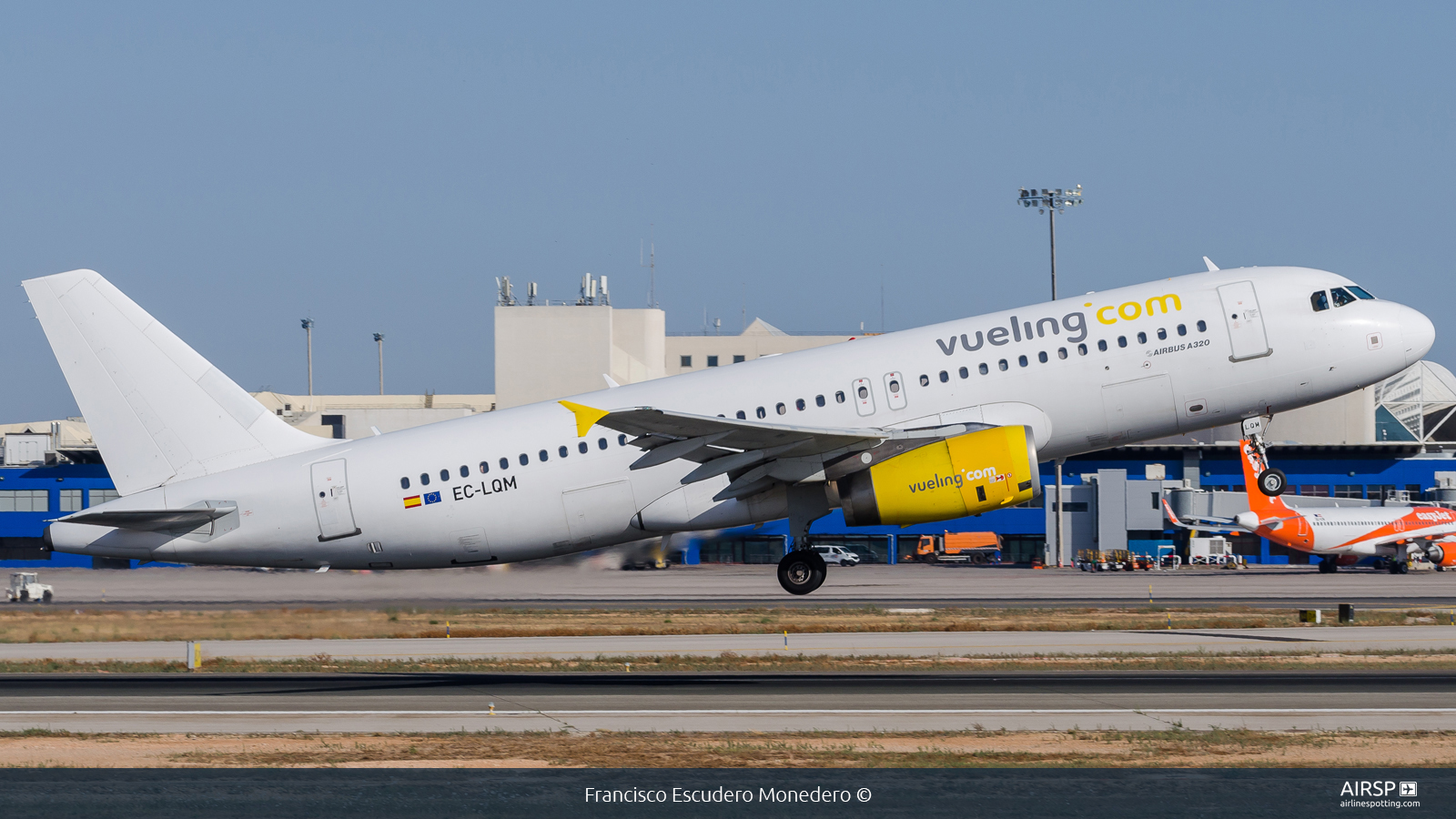 Vueling  Airbus A320  EC-LQM