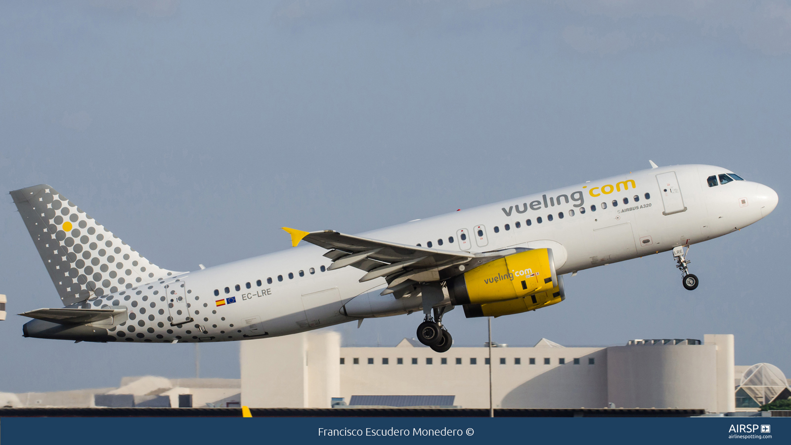 Vueling  Airbus A320  EC-LRE