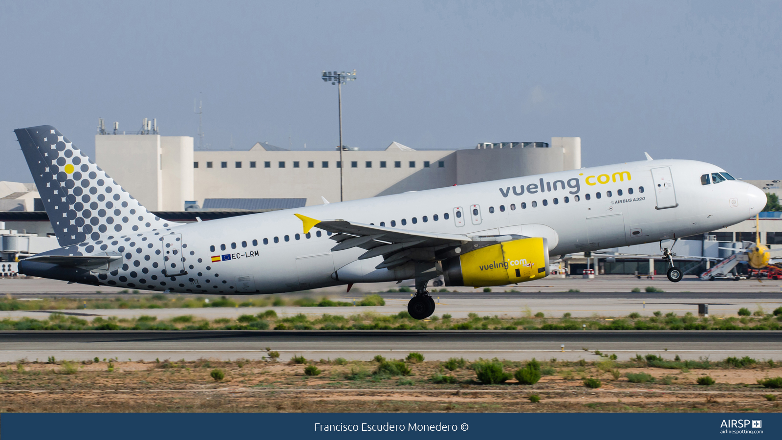 Vueling  Airbus A320  EC-LRM