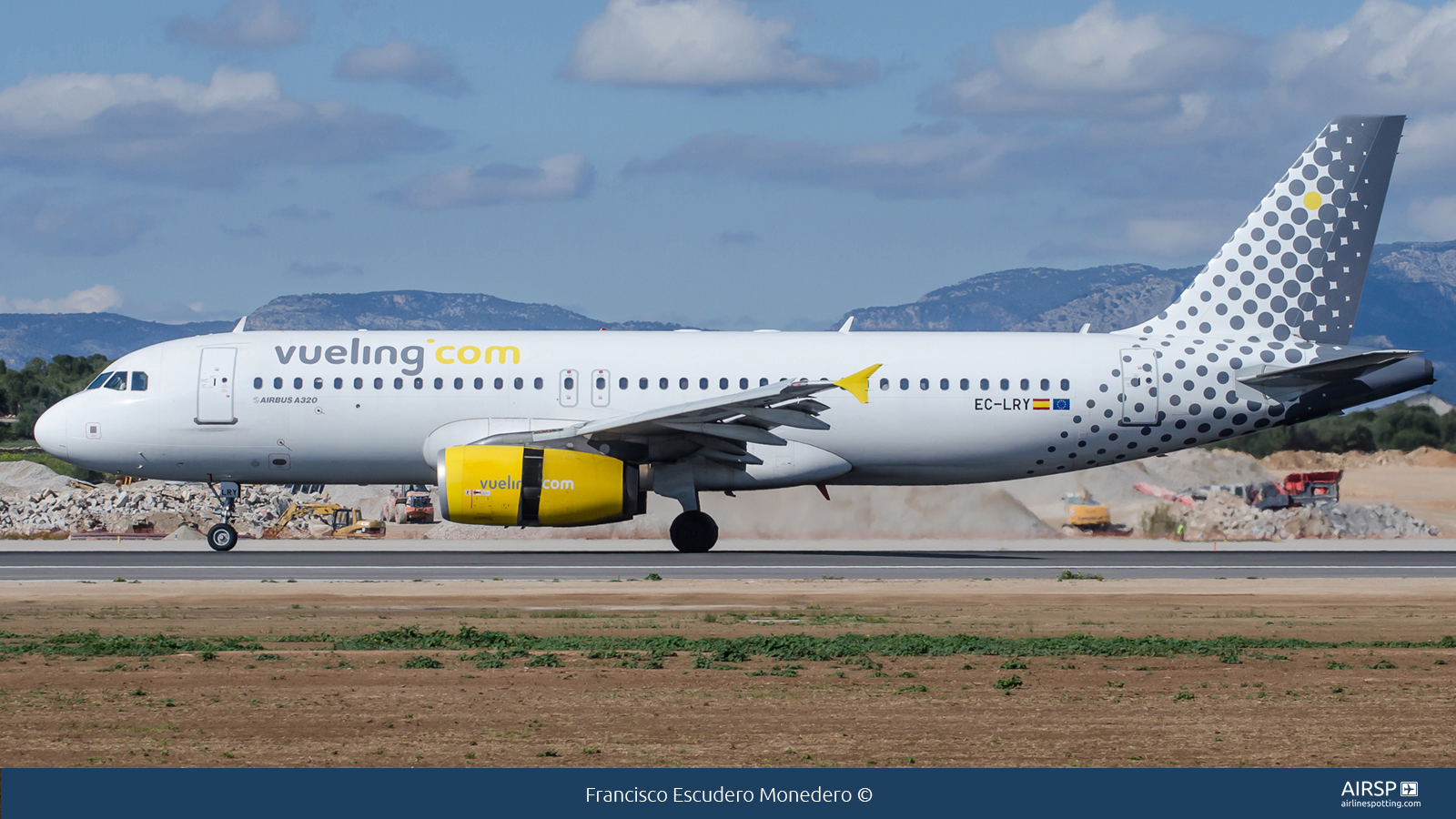 Vueling  Airbus A320  EC-LRY