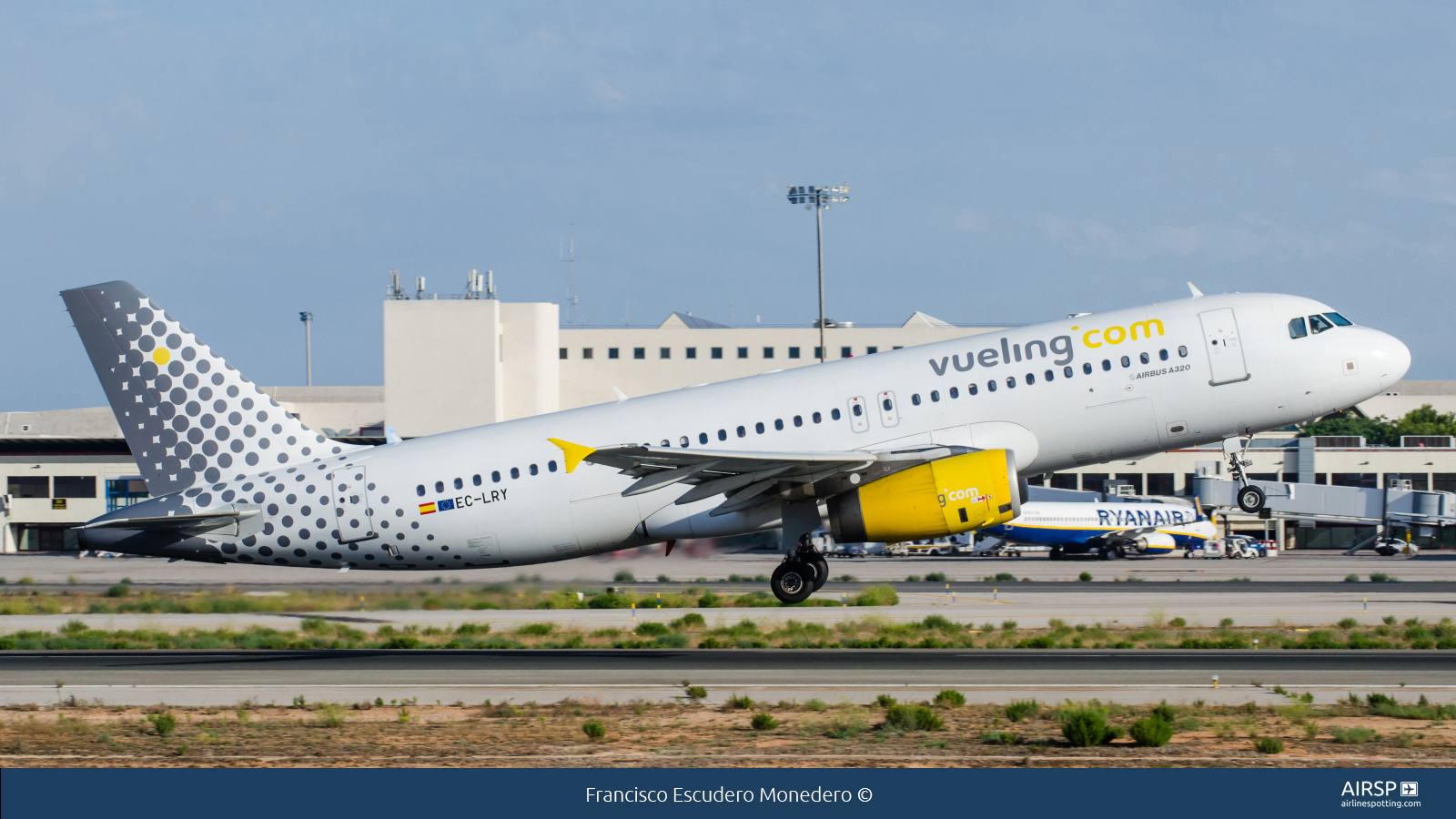 Vueling  Airbus A320  EC-LRY