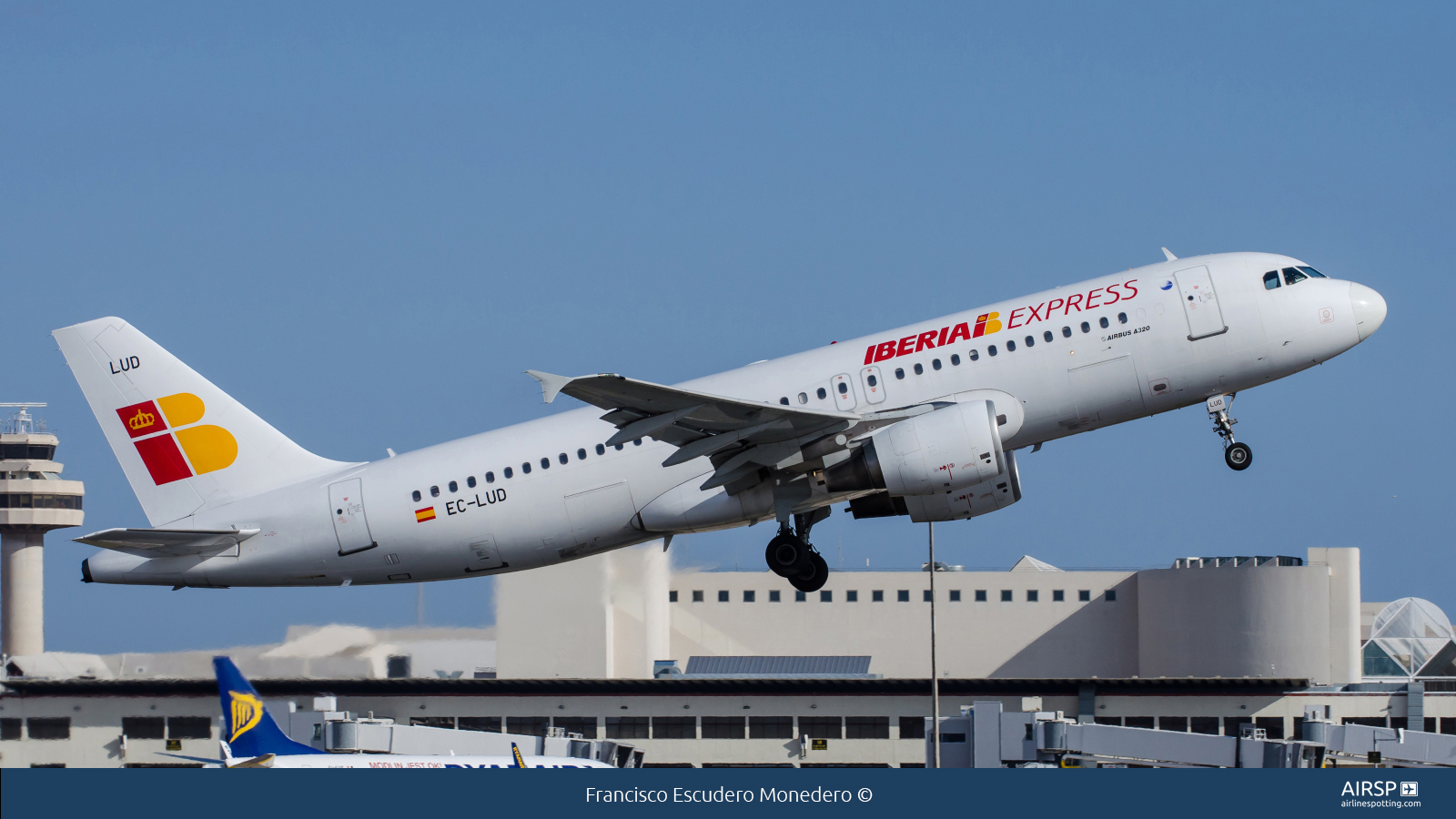 Iberia Express  Airbus A320  EC-LUD