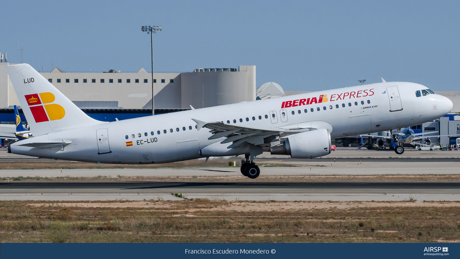 Iberia Express  Airbus A320  EC-LUD