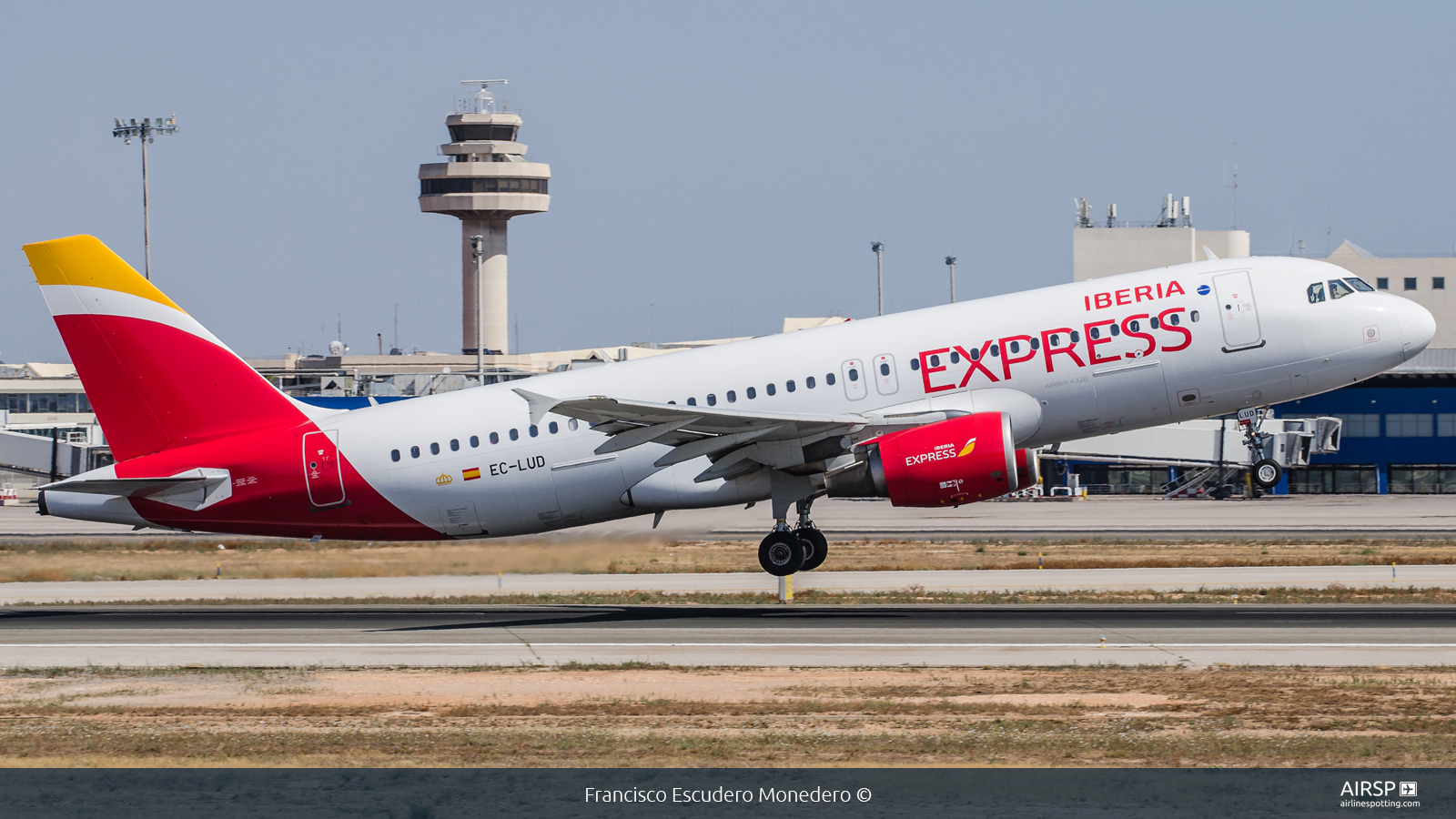 Iberia Express  Airbus A320  EC-LUD