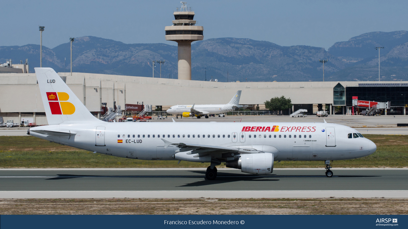 Iberia Express  Airbus A320  EC-LUD