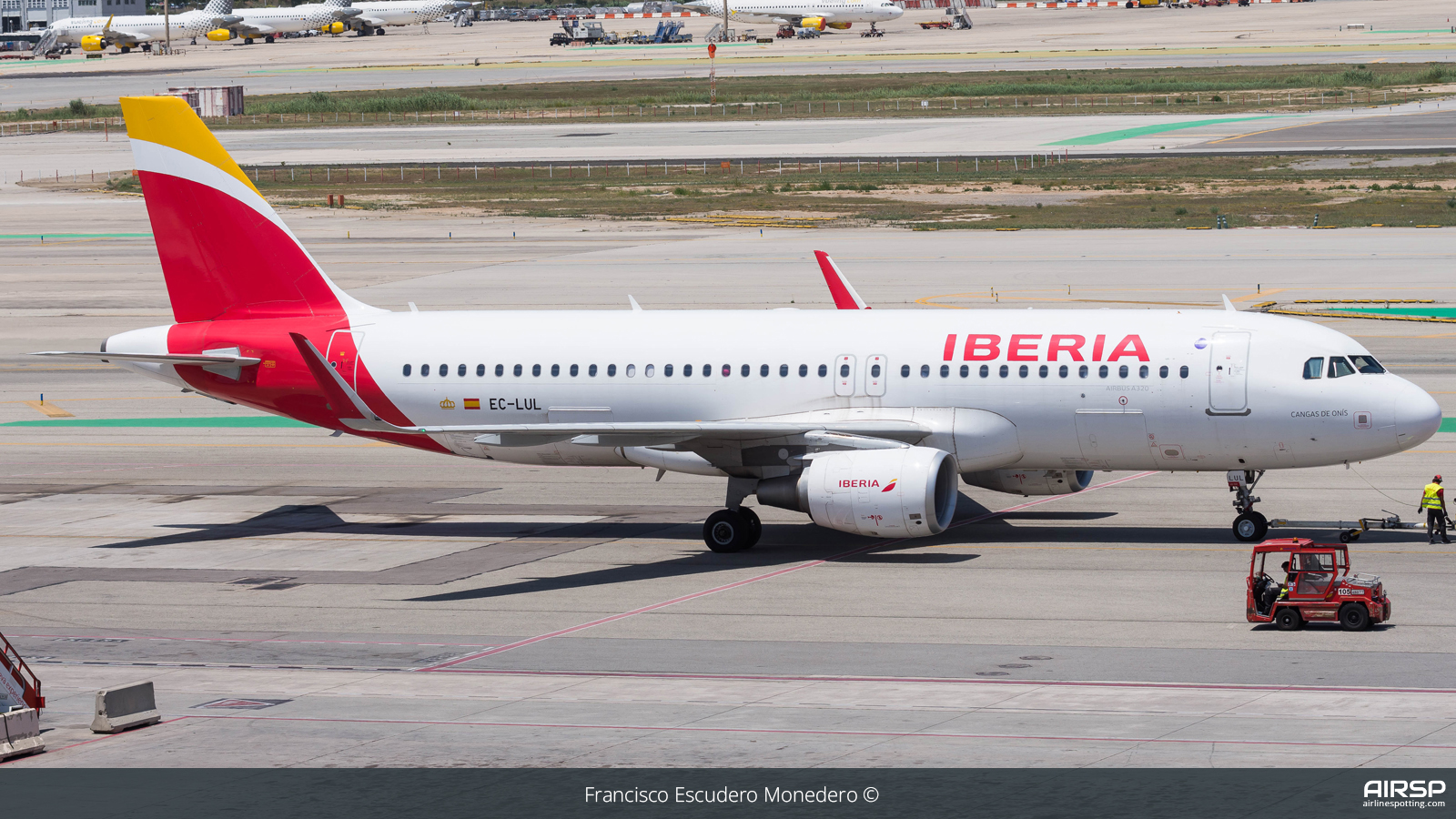 Iberia  Airbus A320  EC-LUL
