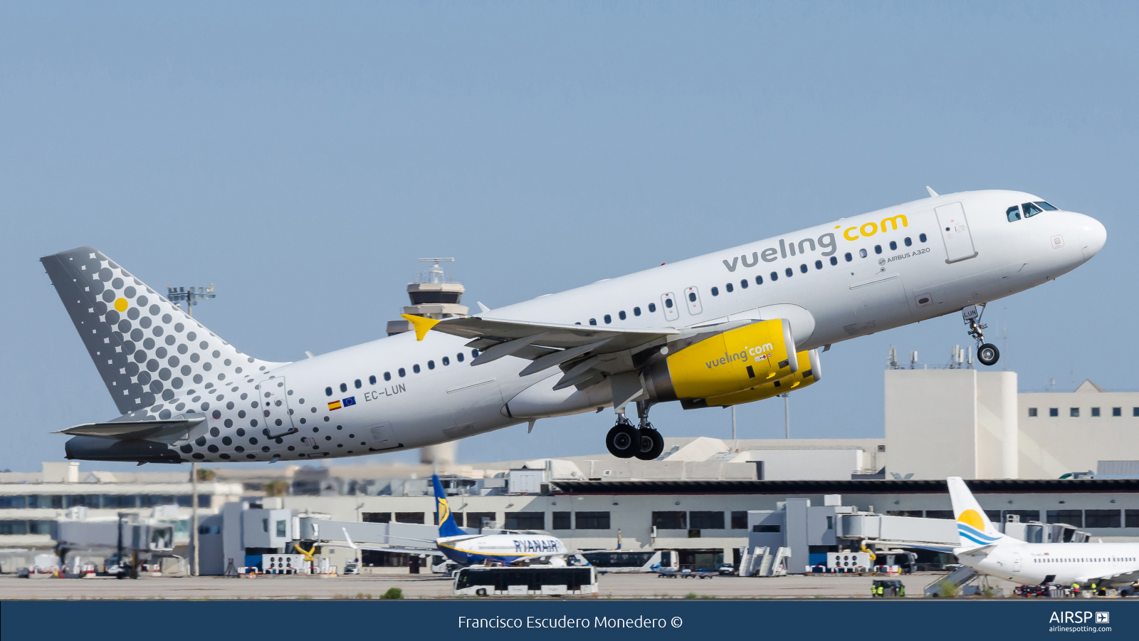 Vueling  Airbus A320  EC-LUN