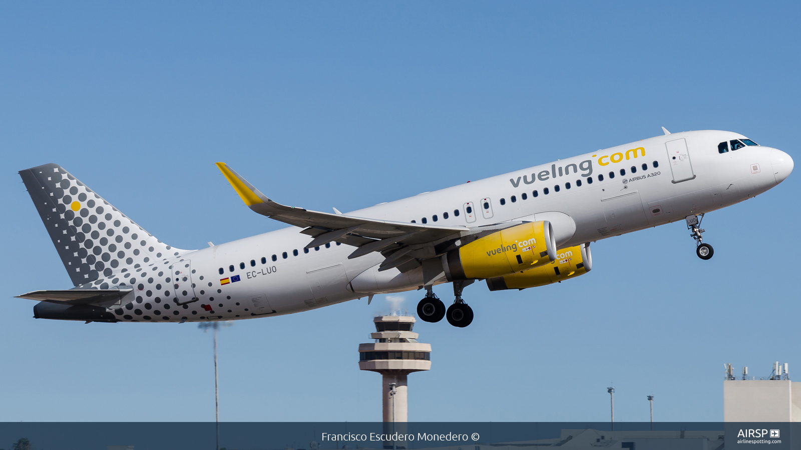 Vueling  Airbus A320  EC-LUO