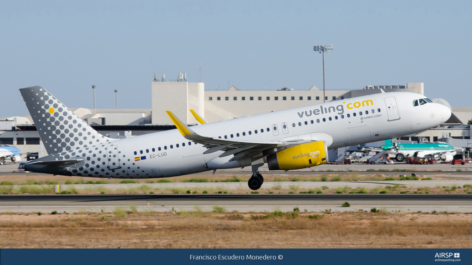 Vueling  Airbus A320  EC-LUO