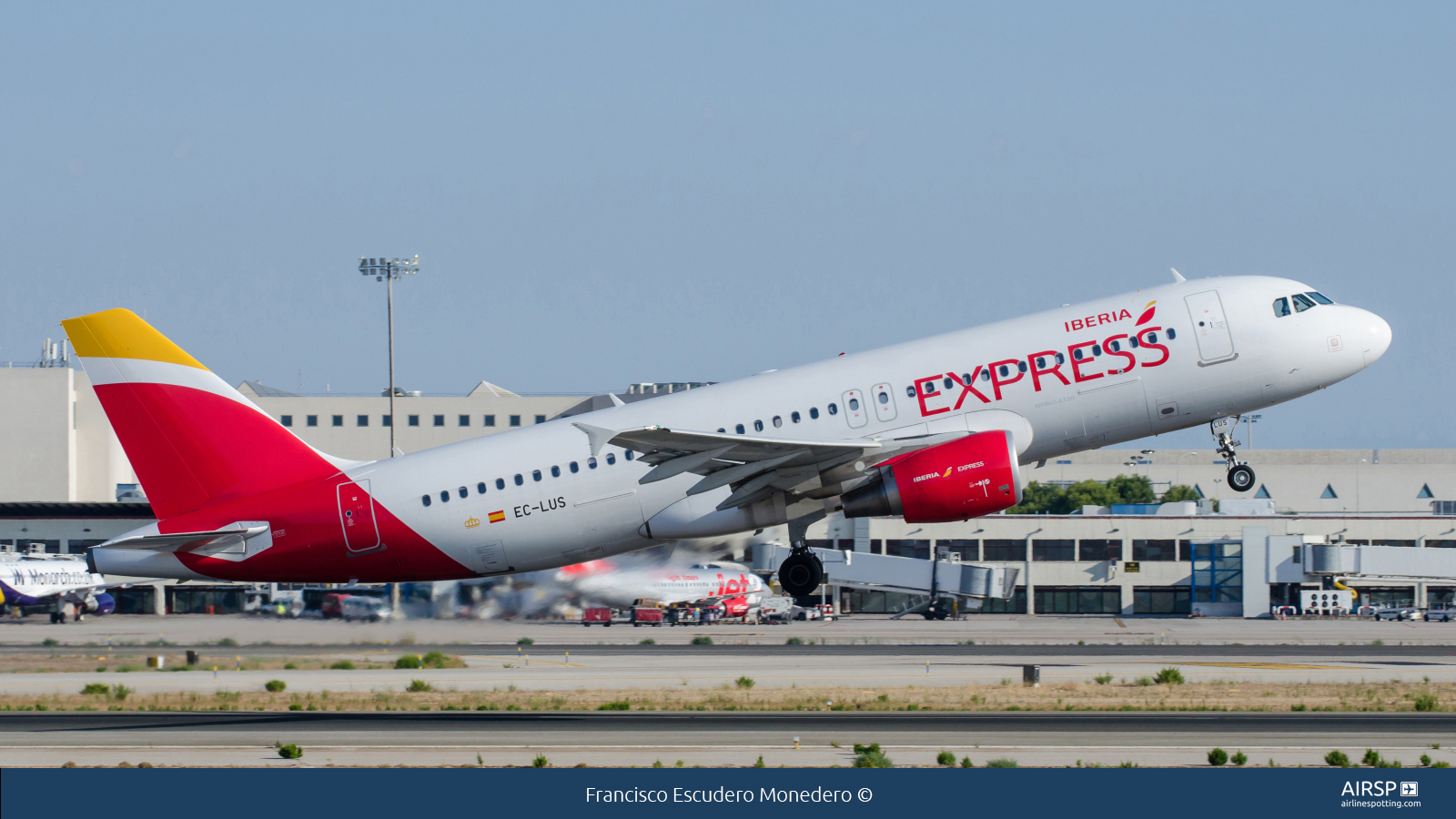 Iberia Express  Airbus A320  EC-LUS